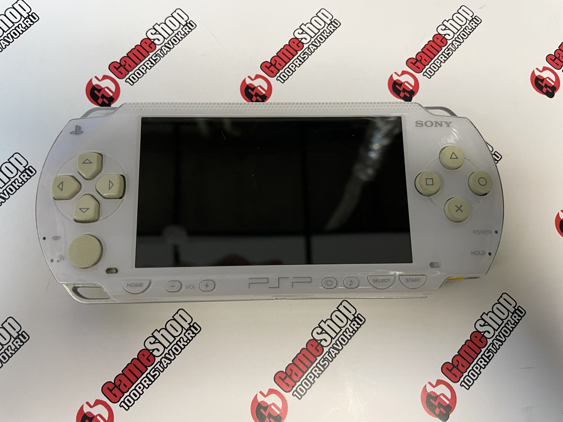 PSP 1008 white (ПР) + 2GB (чёрный отсек аккумулятора, не работает  привод)[Б.У ПРИСТАВКИ]