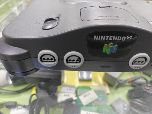 Nintendo 64  (NTSC-J) 100V (без коробки) + доп.геймпад + игры