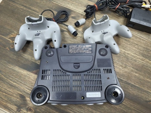 Nintendo 64  (NTSC-J) 100В (без коробки) + доп.геймпад